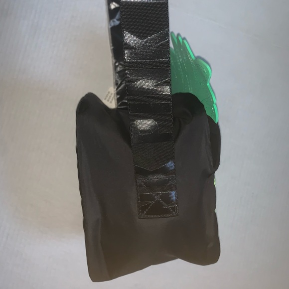 🔴SOLD Victoria's Secret PINK Pineapple mini cooler - Picture 8 of 9